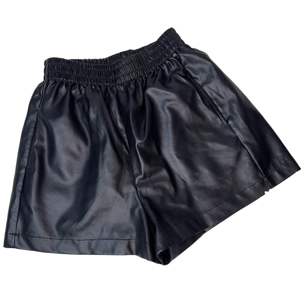 Vestique High Waisted Black Faux Leather Pocket Shorts Size Large